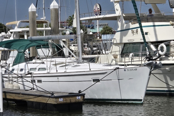 Photo of the 2004 Beneteau 423 "Ho'onalu"