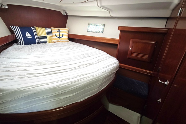 Ho onalu 42ft Beneteau Yacht For Sale