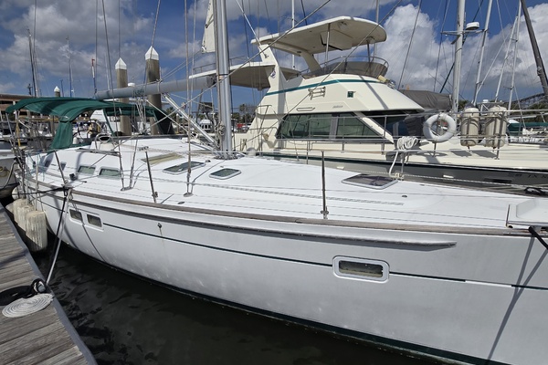 Ho onalu 42ft Beneteau Yacht For Sale