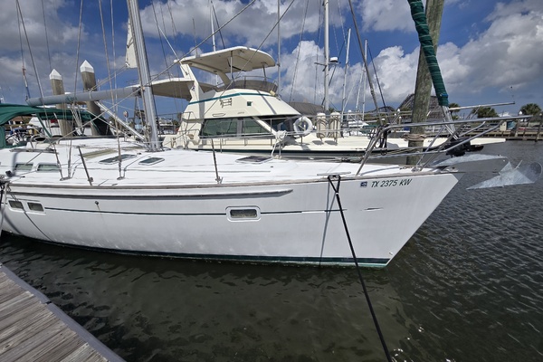 Ho onalu 42ft Beneteau Yacht For Sale