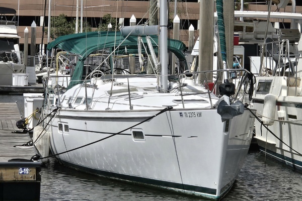 Photo of the 2004 Beneteau 423 "Ho'onalu"