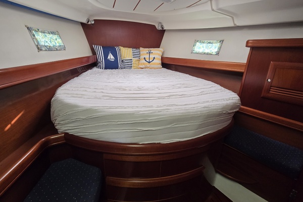 Ho onalu 42ft Beneteau Yacht For Sale