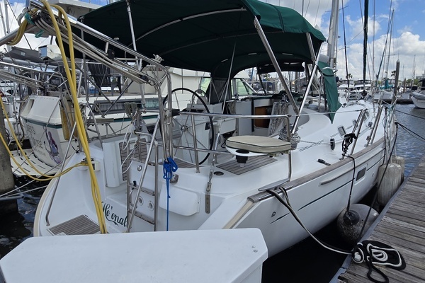 Photo of the 2004 Beneteau 423 "Ho'onalu"