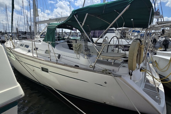 Photo of the 2004 Beneteau 423 "Ho'onalu"