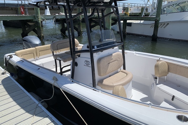 Photo of the 2019 Sportsman Heritage 231 Center Console