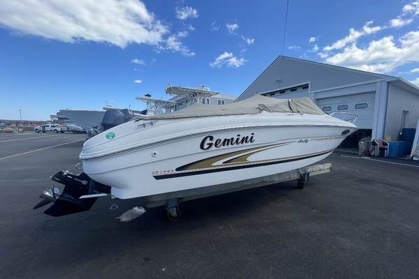 Photo of the 2000 Sea Ray 230 Signature