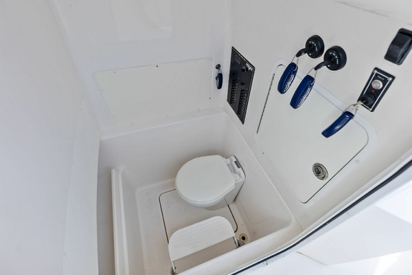 33ft Invincible Yacht For Sale