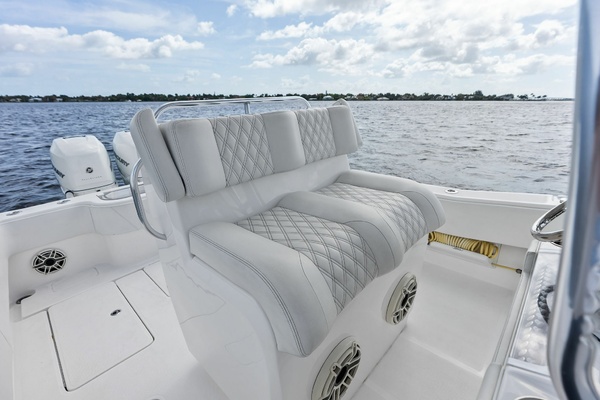 33ft Invincible Yacht For Sale