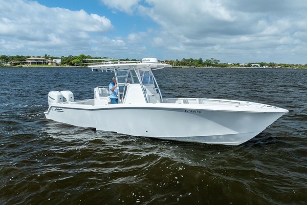 33ft Invincible Yacht For Sale