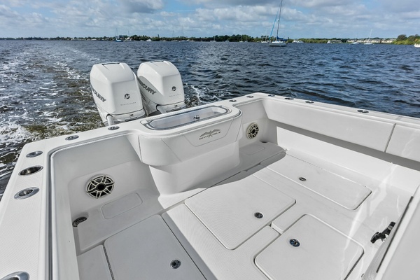 33ft Invincible Yacht For Sale