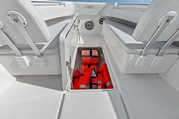 33ft Invincible Yacht For Sale