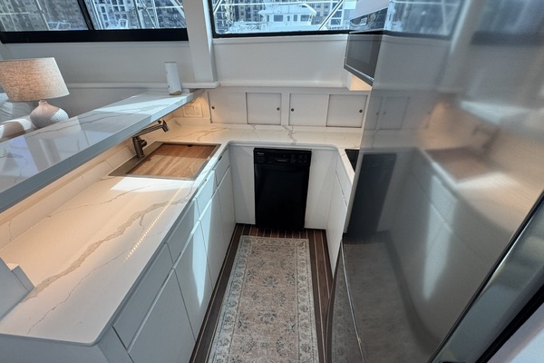 Aqua Terra 52ft Hatteras Yacht For Sale