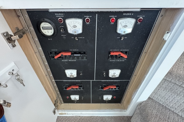 Aqua Terra 52ft Hatteras Yacht For Sale