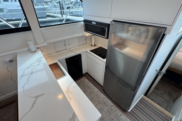 Aqua Terra 52ft Hatteras Yacht For Sale