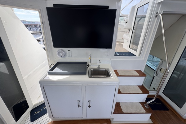 Aqua Terra 52ft Hatteras Yacht For Sale