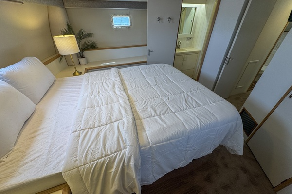 Aqua Terra 52ft Hatteras Yacht For Sale