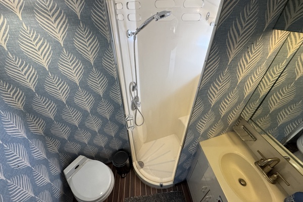 Aqua Terra 52ft Hatteras Yacht For Sale