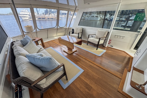 Aqua Terra 52ft Hatteras Yacht For Sale