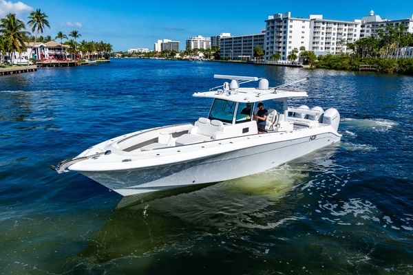 Photo of the 2024 HCB 42 Lujo