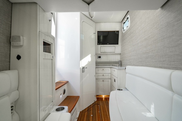 42ft HCB Yacht For Sale