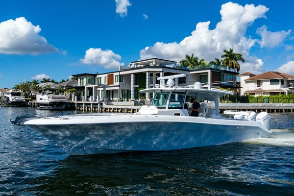 42-ft-HCB-2024-42 Lujo-Boca Raton Florida United States yacht for sale