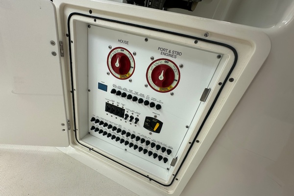 Miss Jeannie II 29ft Pursuit Yacht For Sale