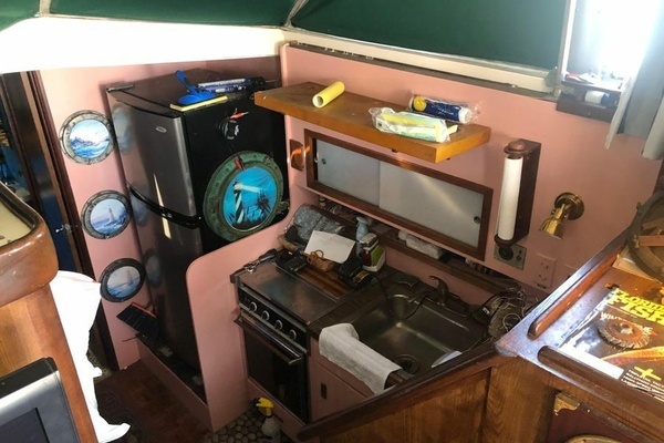 Photo of the 1980 Bertram  "LUCKY YOU"