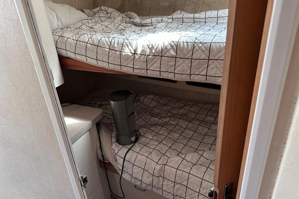 REEL CHAOS 40ft Mainship Yacht For Sale