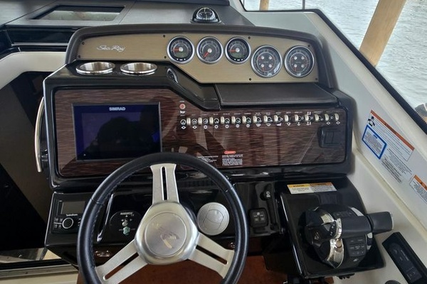 35ft Sea Ray Yacht For Sale