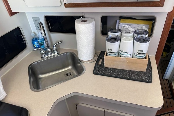 HOOKED 34ft Luhrs Yacht For Sale