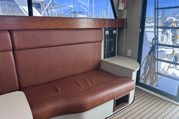 HOOKED 34ft Luhrs Yacht For Sale