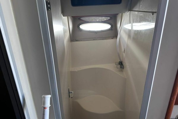 HOOKED 34ft Luhrs Yacht For Sale