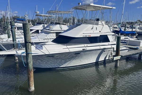HOOKED 34ft Luhrs Yacht For Sale