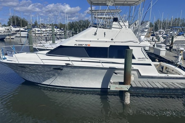 HOOKED 34ft Luhrs Yacht For Sale