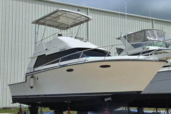 Photo of the 1990 Luhrs 342 "HOOKED"