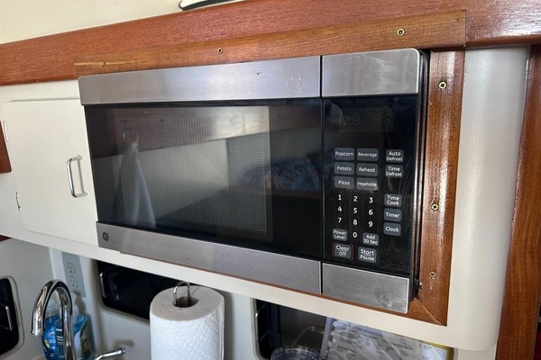 HOOKED 34ft Luhrs Yacht For Sale