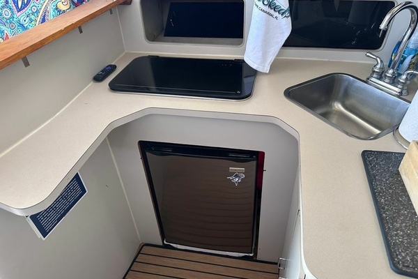 HOOKED 34ft Luhrs Yacht For Sale