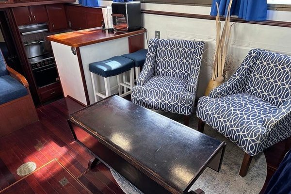 WALKING ON WATER 43ft Hatteras Yacht For Sale