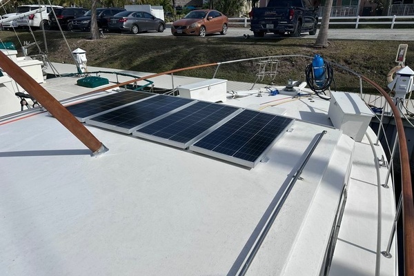 WALKING ON WATER 43ft Hatteras Yacht For Sale