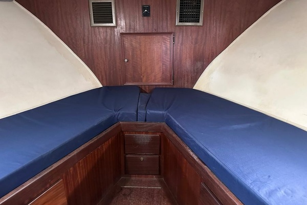 WALKING ON WATER 43ft Hatteras Yacht For Sale