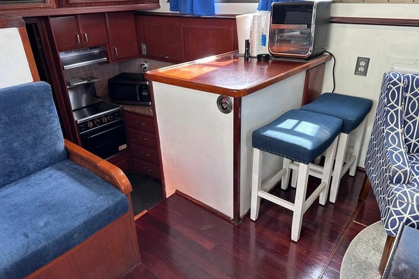 WALKING ON WATER 43ft Hatteras Yacht For Sale