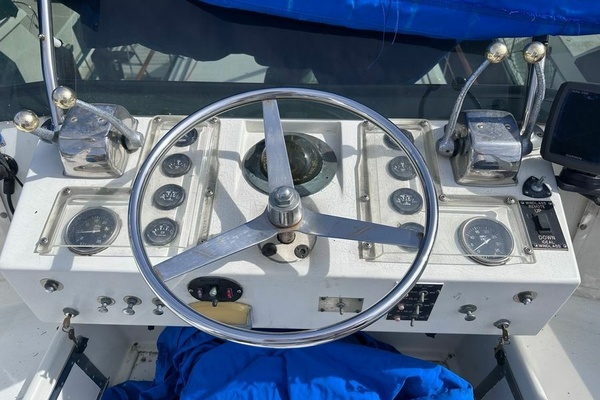 WALKING ON WATER 43ft Hatteras Yacht For Sale