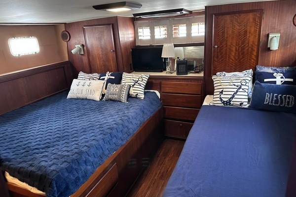 WALKING ON WATER 43ft Hatteras Yacht For Sale