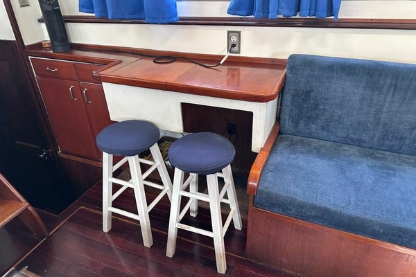 WALKING ON WATER 43ft Hatteras Yacht For Sale