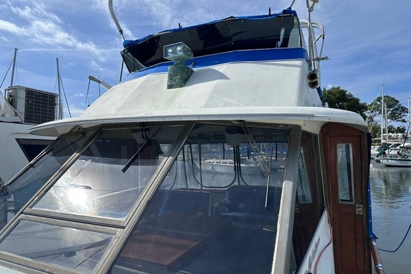 WALKING ON WATER 43ft Hatteras Yacht For Sale
