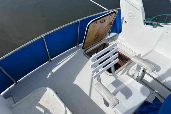 WALKING ON WATER 43ft Hatteras Yacht For Sale