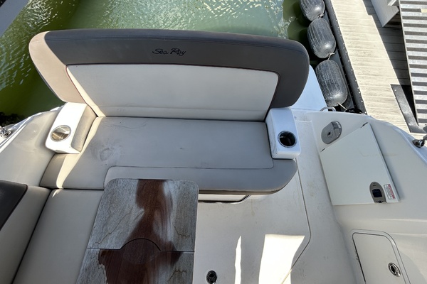 26ft Sea Ray Yacht For Sale