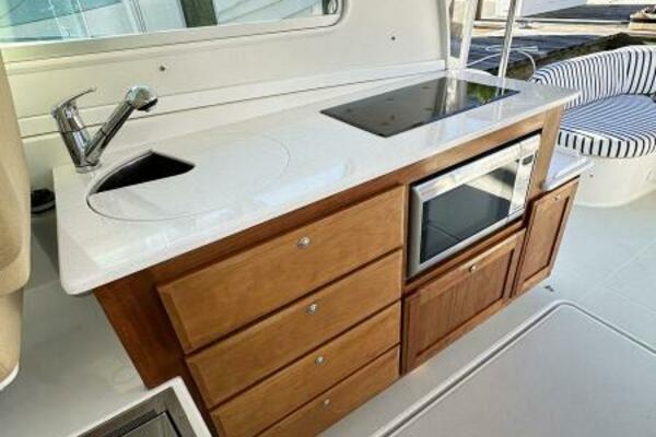 BELLA FAMIGLIA 32ft Back Cove Yacht For Sale