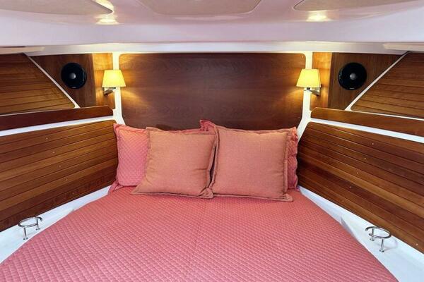 BELLA FAMIGLIA 32ft Back Cove Yacht For Sale