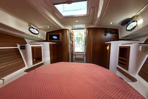 BELLA FAMIGLIA 32ft Back Cove Yacht For Sale